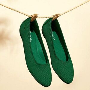 NWT Vivaia Almond-Toe Ballet Flats Size 5 (35) Forest Green